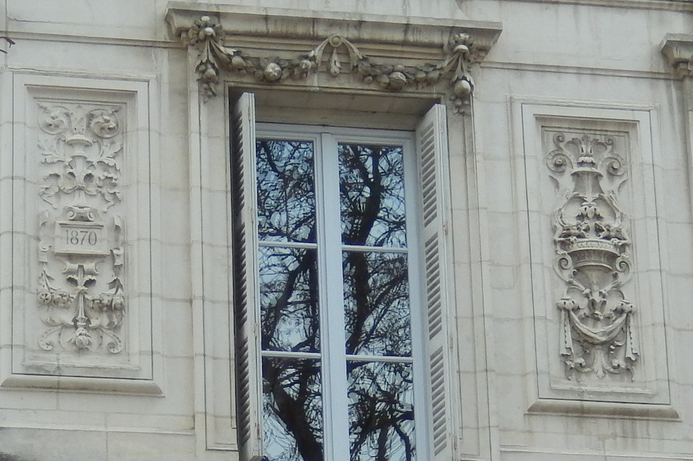 Derrière les fenêtres – Detrás de las ventanas